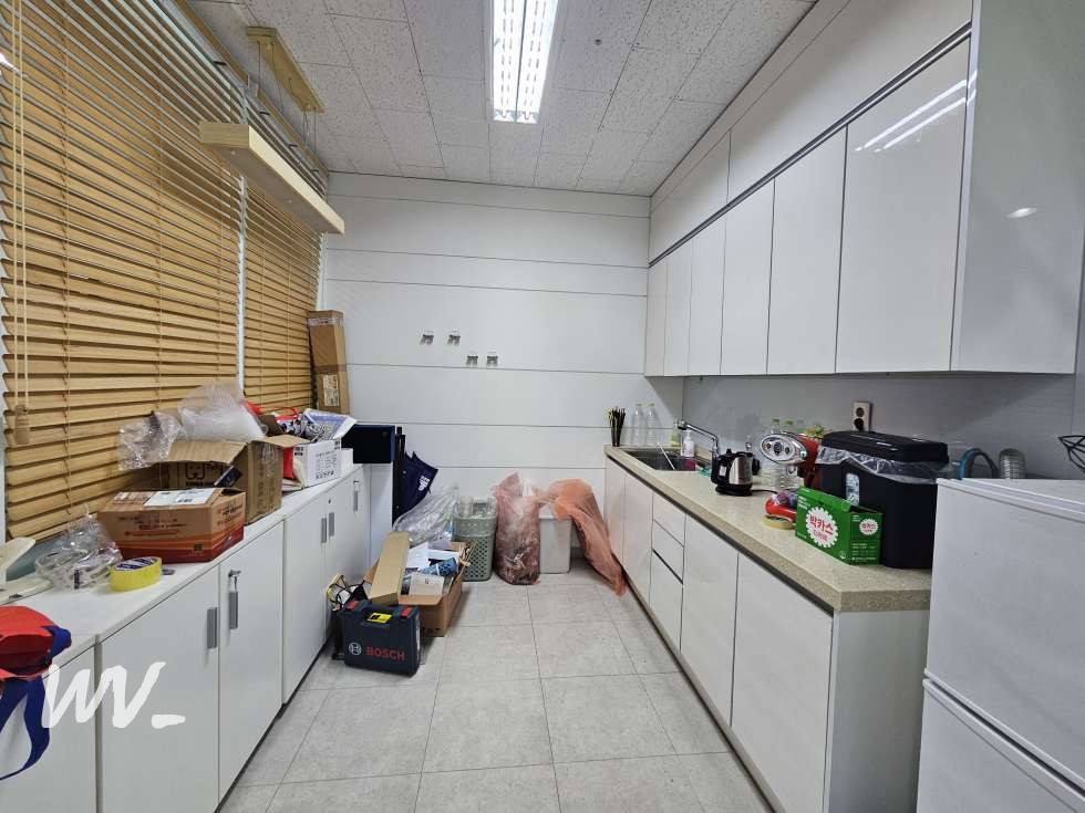 부산 해운대구 우동 해운대 knn 깔끔한 인테리어 룸 3개 냉난방기 2대 탕비실 월세 매물번호 15646 사진 4