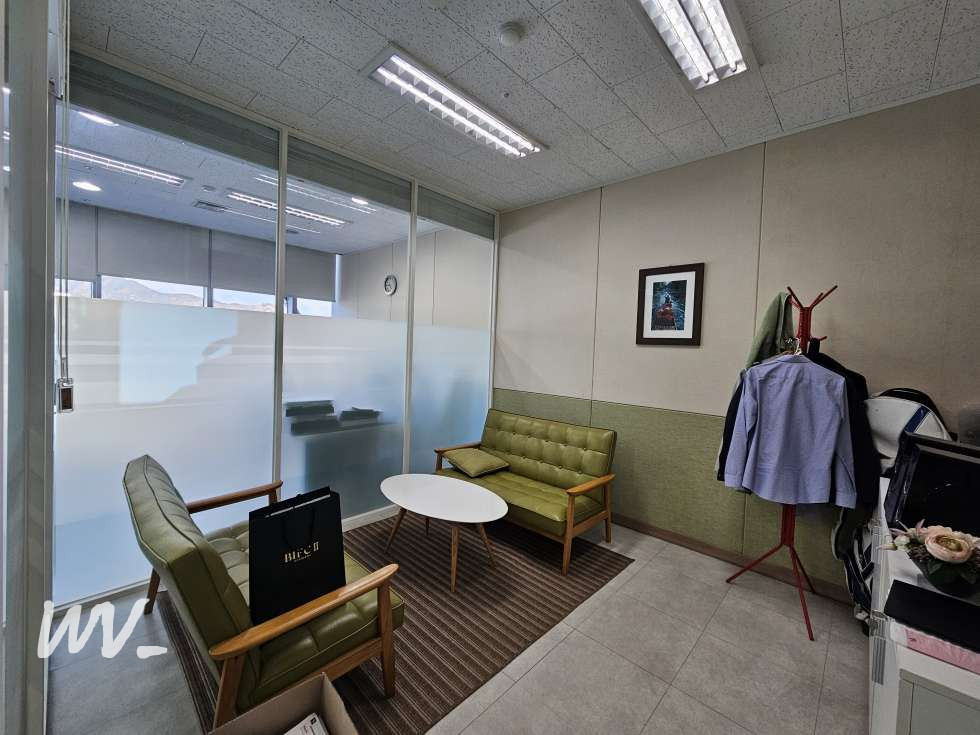 부산 해운대구 우동 해운대 knn 깔끔한 인테리어 룸 3개 냉난방기 2대 탕비실 월세 매물번호 15646 사진 5